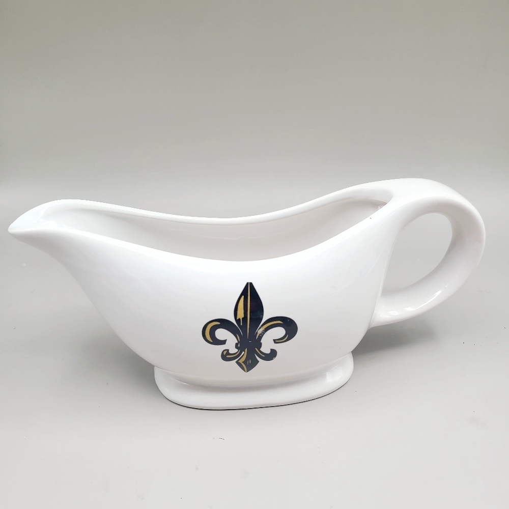 Coushatta Casino Resort White Gravy Boat with Fleur-de-Lis Design
